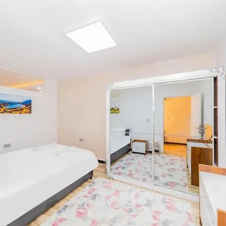 Flat Near Markantalya Mall In Muratpasa Antalya